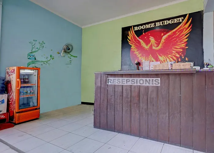 Oyo Life 92877 Hotel Rainbow 7296 Semarang